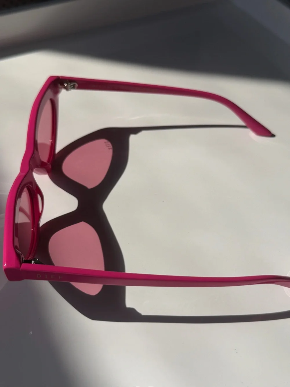Diff Eyewear - Emily in Paris Parisian Pink Macaron Sunglasses (nwt)